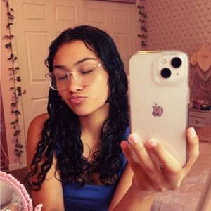 Meet your Posher, Isabella